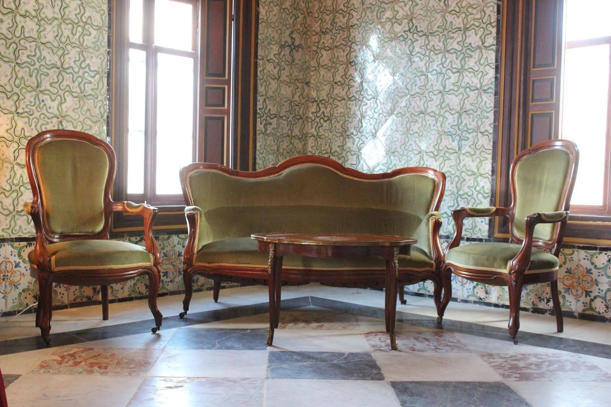 Palais Bayram Ξενοδοχείο Τύνιδα Εξωτερικό φωτογραφία Furniture in the palace